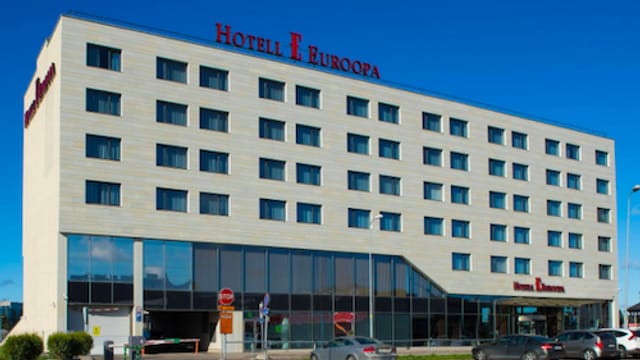 Hotell Euroopa fassaad, ProfiElekteri paigaldatud välisvalgustus